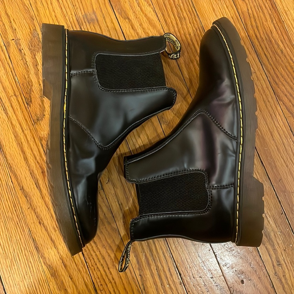 Dr. Martin 2976 Black Chelsea style boot
